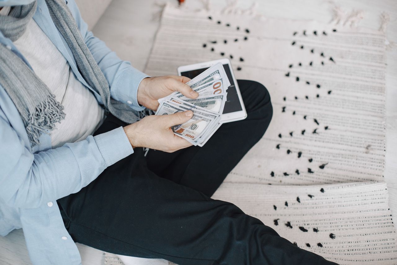 Featured image for The Hustle Hub, a free resource for online side hustles and ways to earn money from home