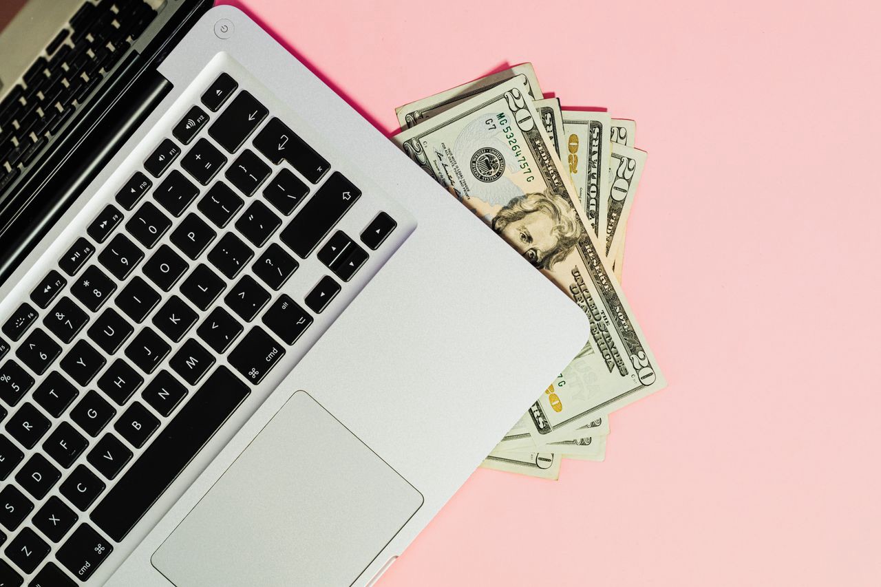 Featured image for The Hustle Hub, a free resource for online side hustles and ways to earn money from home