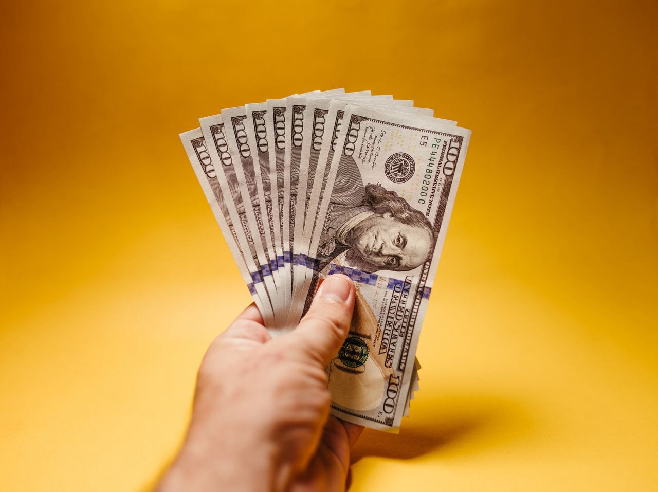 Featured image for The Hustle Hub, a free resource for online side hustles and ways to earn money from home