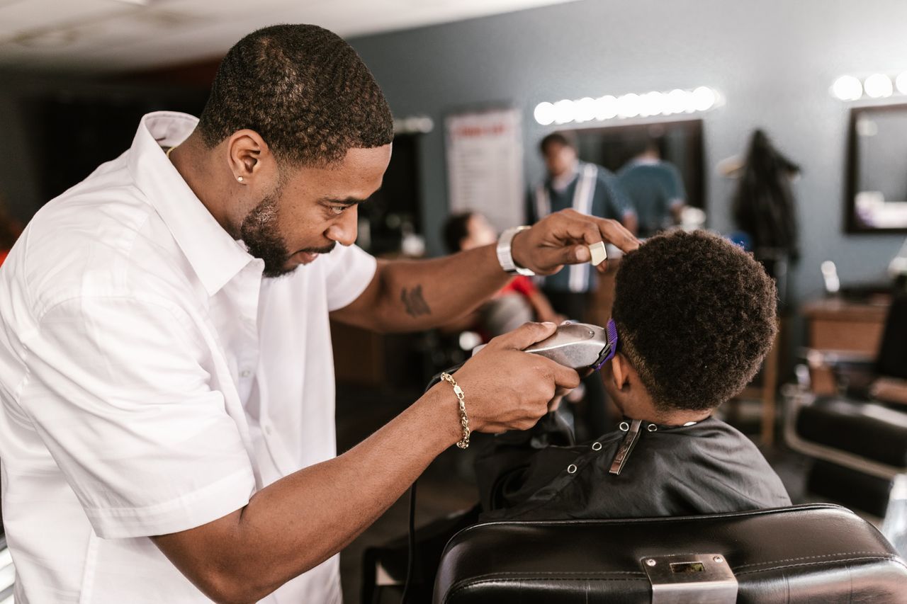 Mobile Barber Near Me: 8 South Fulton GA Barbers Who Come to You
